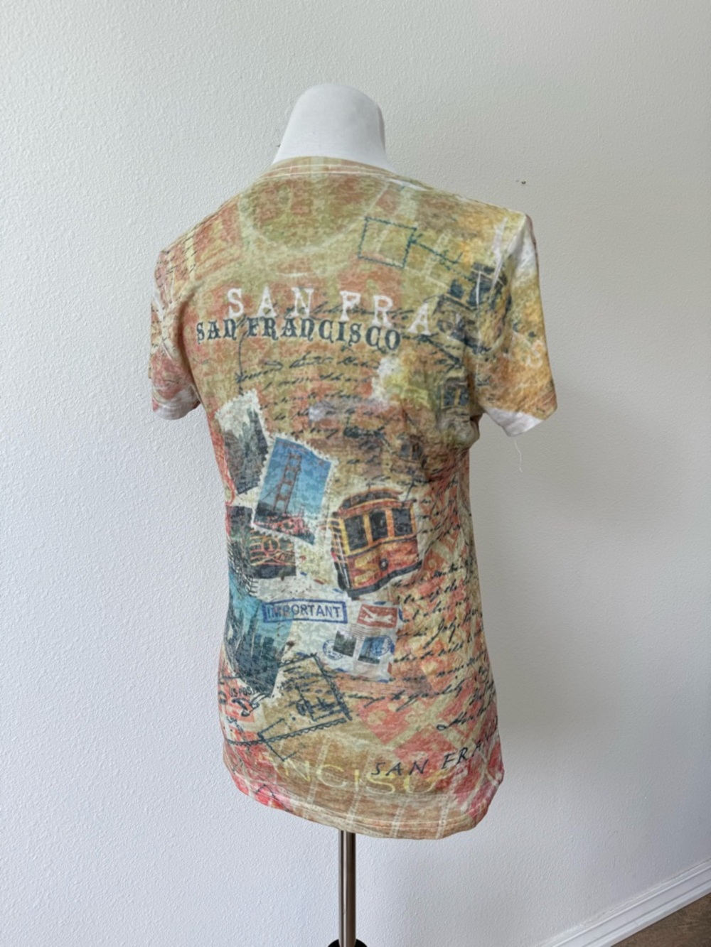 Vintage Women’s San Francisco Graphic Short Sleeve Tee in Multicolor - Picture 3 of 8